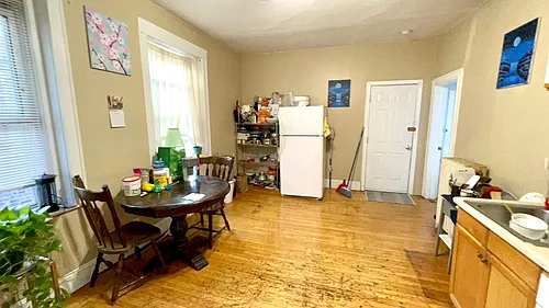 32 Reedsdale St Photo 1