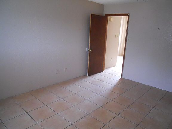 3rd image of 817 S 4th Ave APT 5