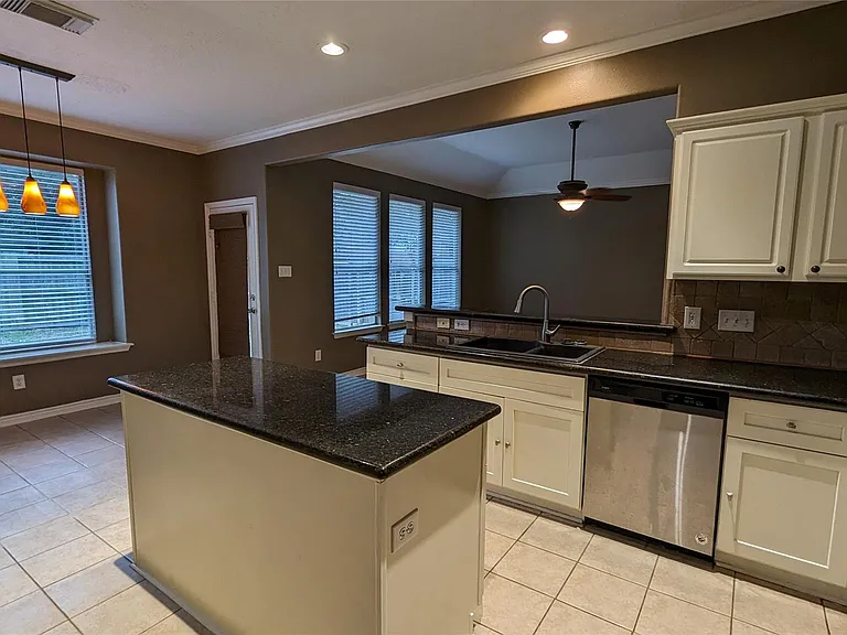 5602 Walkabout Way — Photo 11