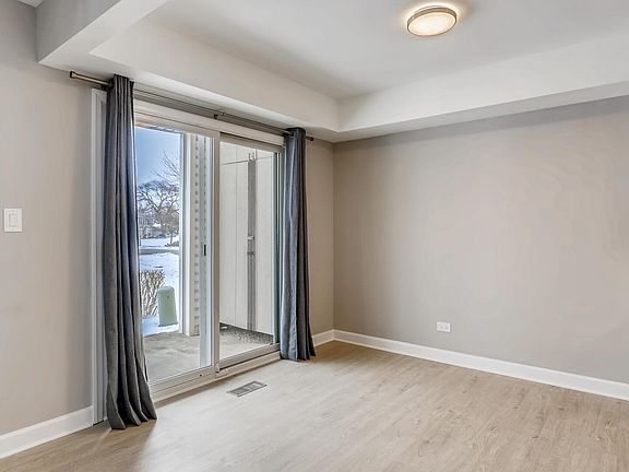 4th image of 1350 Kingsbury Dr Unit 3