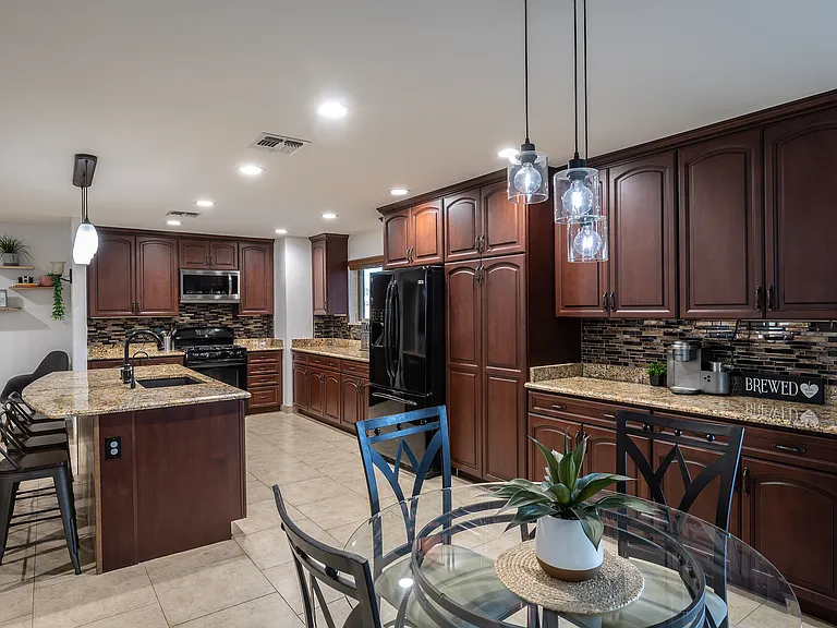 3121 E Sierra St — Photo 11