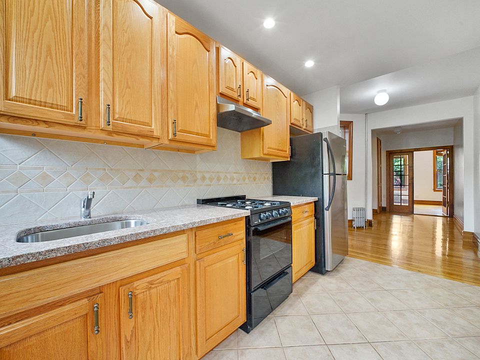 1st image of 364 15th St APT 2R