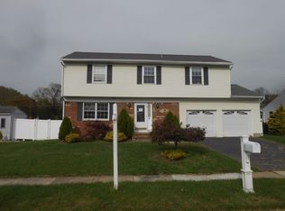 6 Nottingham Ct, Fallsington, PA 19054