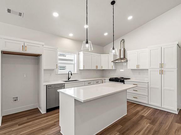 4th image of 467 Arnos St
