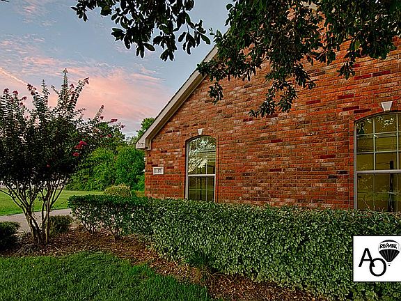 4th image of 37 Wyndemere Dr