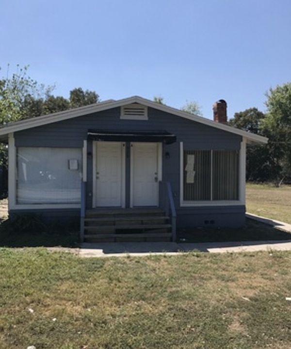 1st image of 828 W Kaley Ave #A