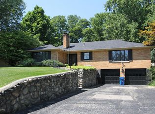 3008 Duchess Dr, Kalamazoo, MI 49008