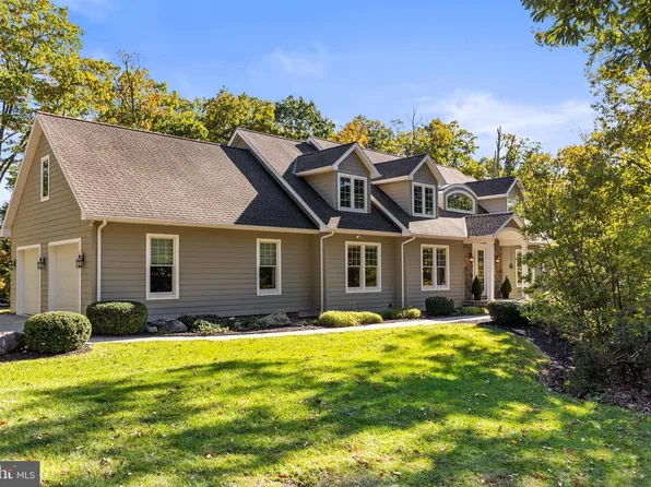 779 Laurel Woods Ln, Hanover, PA 17331