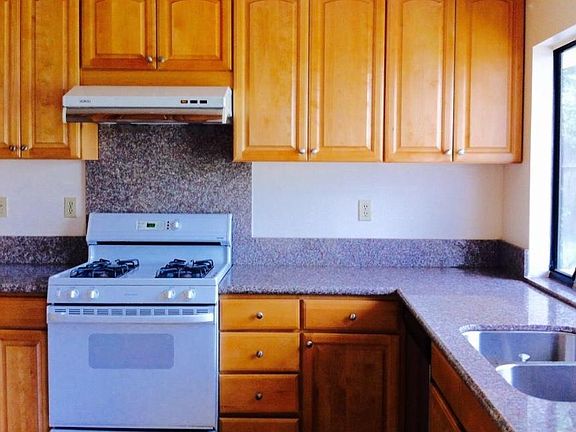 3rd image of 2876 Rockridge Pl
