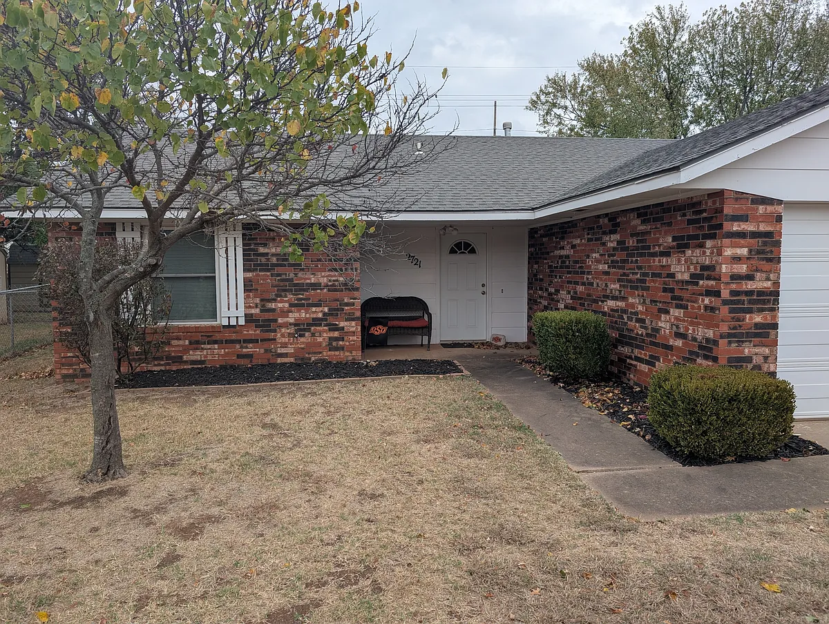 Building Photo - 2721 N Park Cir