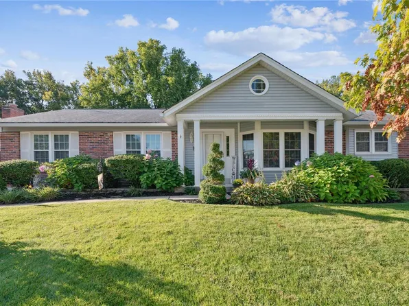 220 W Biddeford Ct, Saint Charles, MO 63304