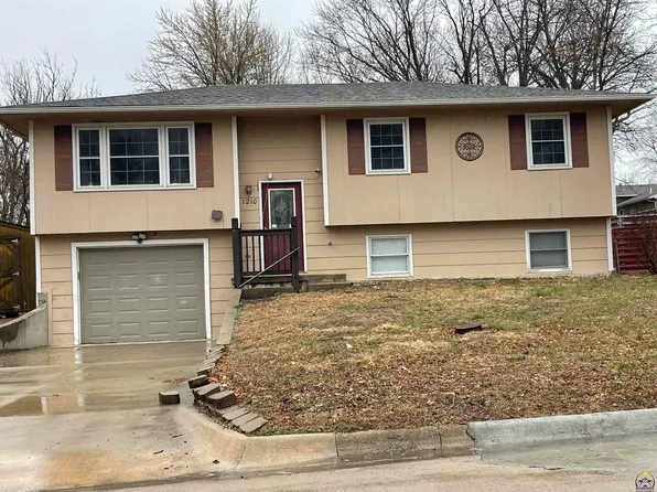 1210 14th St, Wamego, KS 66547