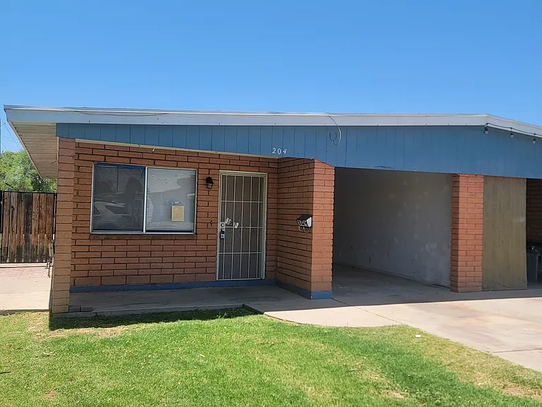 204 N Standage — Photo 2