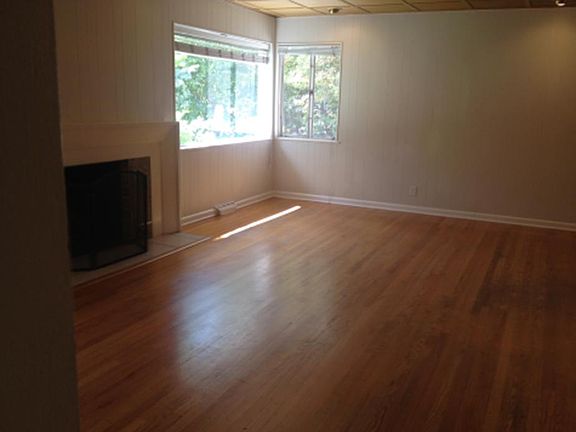 3rd image of 25 Southmoor Dr