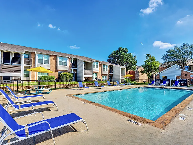 Hillcrest Apartments — Photo 1
