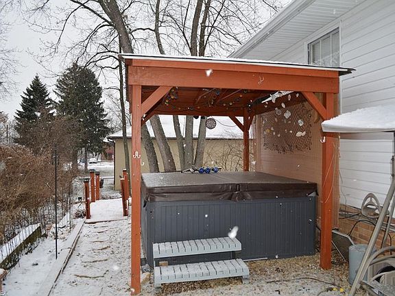 4th image of 28 Portage Lakes Dr
