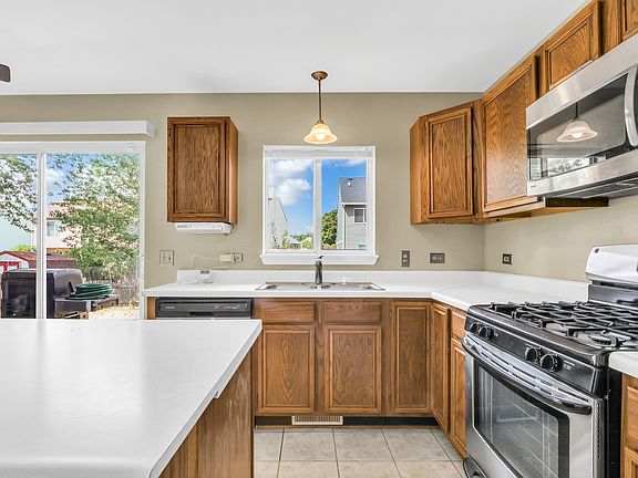 4th image of 12 E Rosewood Ln