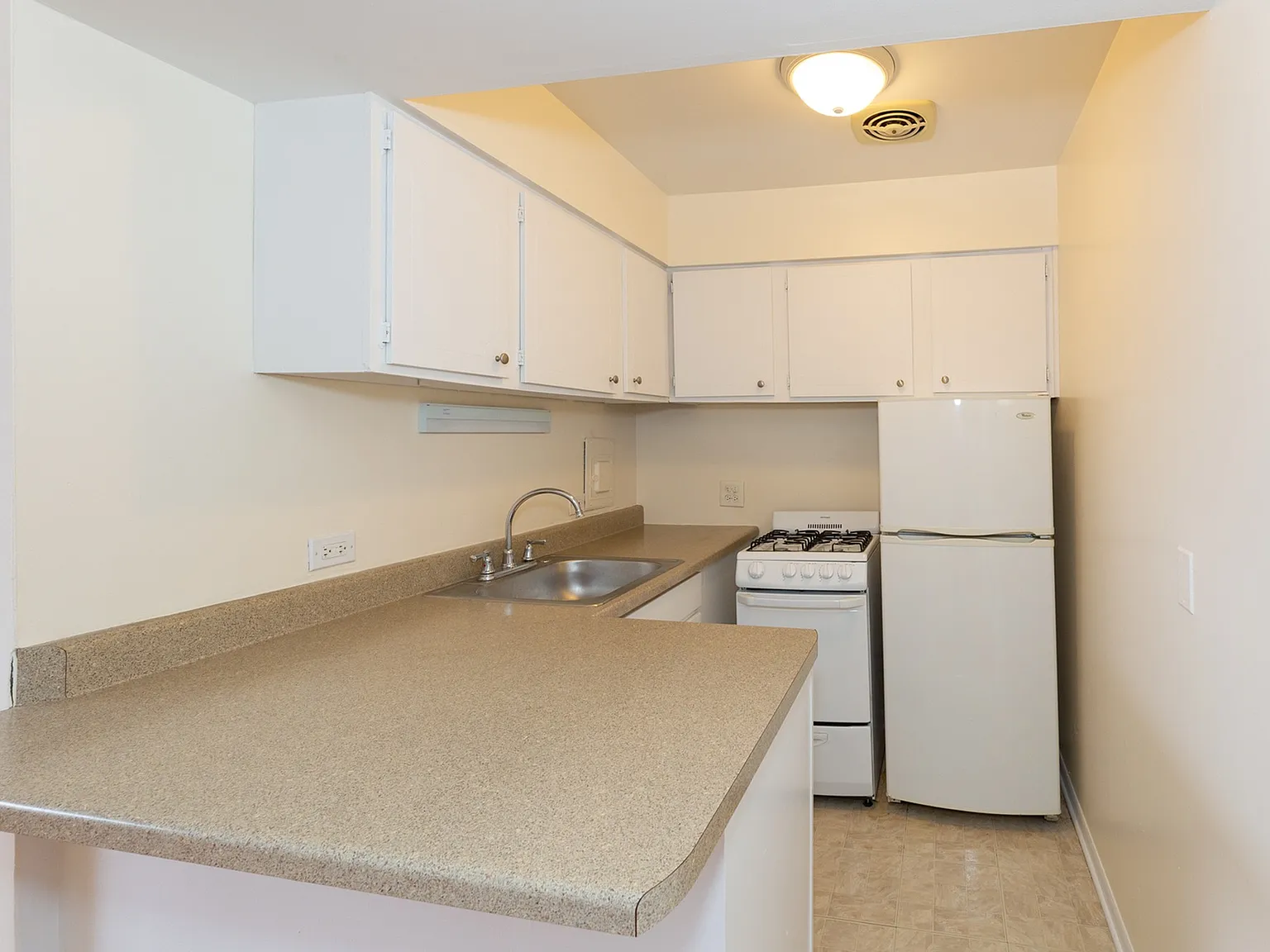424 W. Oakdale Ave. — Photo 3