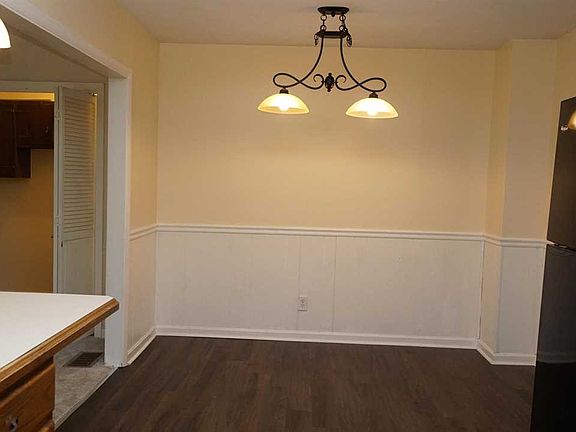 3rd image of 5099 Jamestown Dr