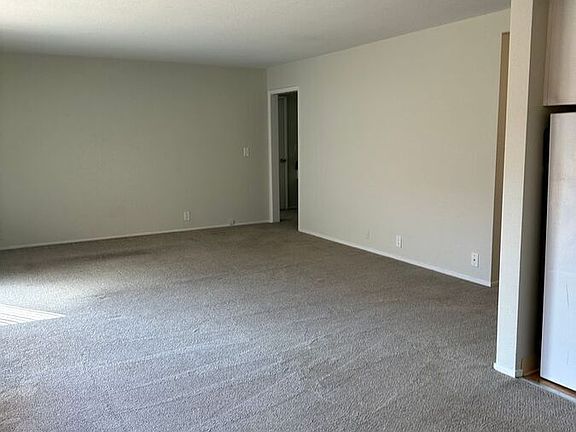 5th image of 1919 Garden Dr APT 304