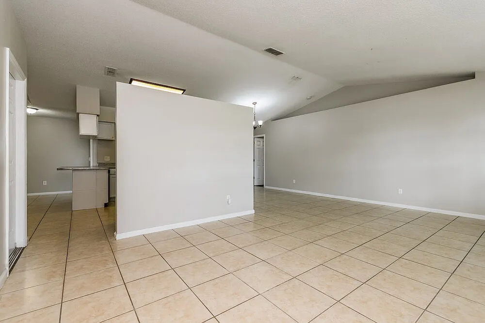 4 bed, 3.0 bath, 1855 sqft, $2,255 — Photo 3