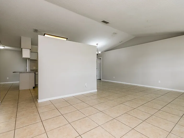 115 Pine Top Ln — Photo 3
