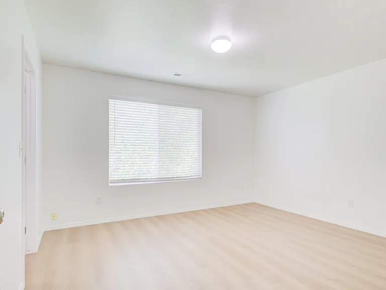 1153 W 400 S — Photo 25