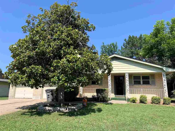 734 SE 41st St, Lawton, OK 73501