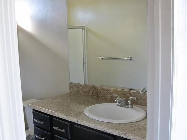 2524 E Lind Rd — Photo 20