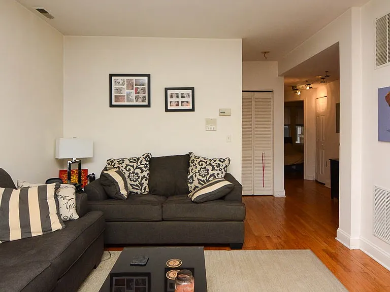 6305 N Claremont Ave #3 — Photo 10