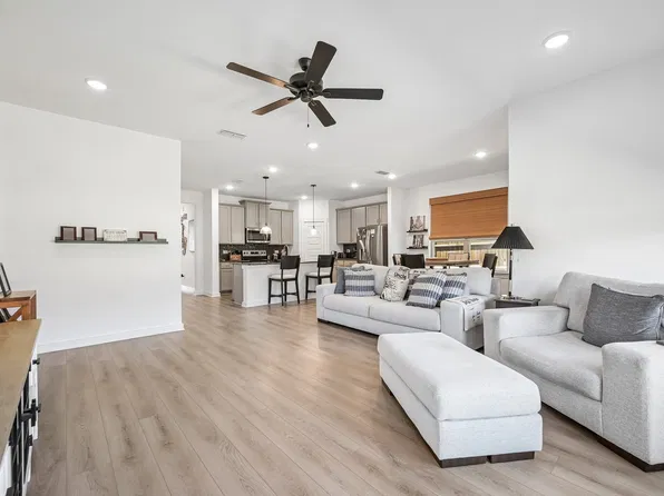1612 Elle Ln, Aubrey, TX 76227