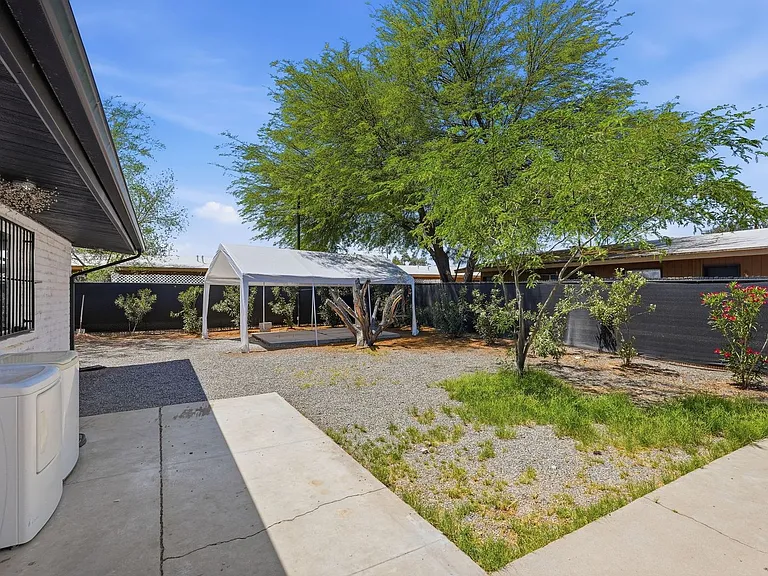 2535 N Dodge Blvd #3 — Photo 33