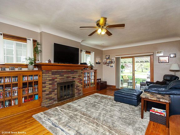 4th image of 215 NE Cherry Ave