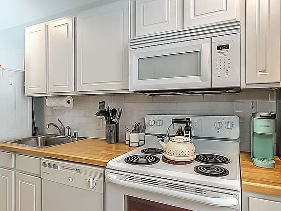2nd image of 130 York St
