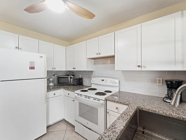 220 Leisure Blvd — Photo 6