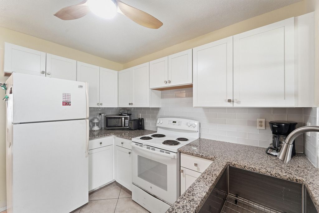 220 Leisure Blvd, photo 6