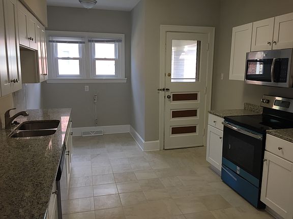 2nd image of 1819 Avonlea Ave