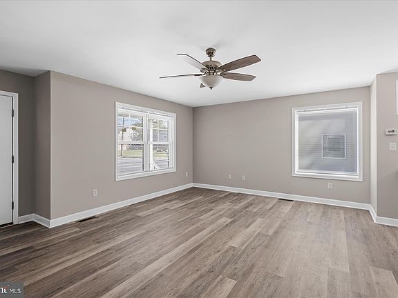 4th image of 608 NW Front St