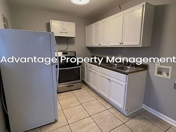 4th image of 2829 Yale Ave Unit 4