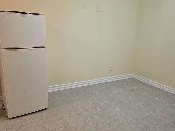 4th image of 620 Warrington Ave