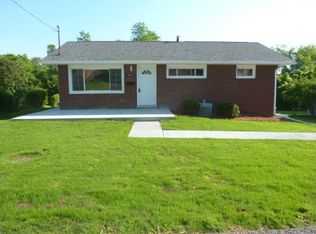 928 Derby Ln, North Versailles, PA 15137