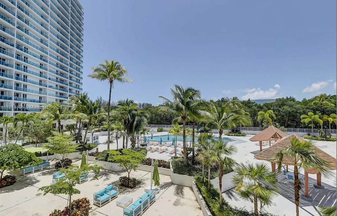 Building Photo - 100 Bayview Dr #931