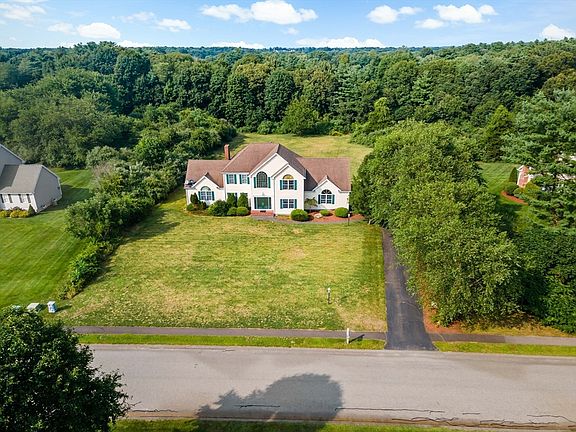 2nd image of 5 Settlers Dr