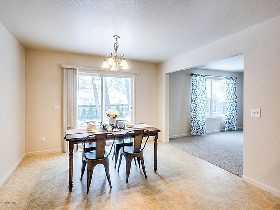 3rd image of 4755 Salzburg Cir