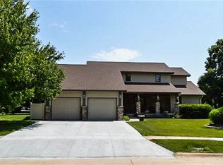 10 Camelot Way, Kearney, NE 68845