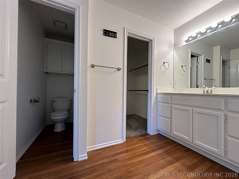 623 N Division St — Photo 16