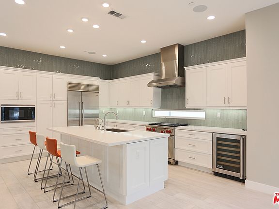 2nd image of 5913 Coral Place