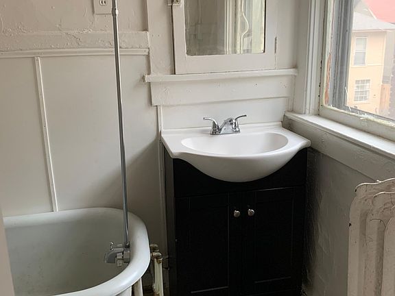 4th image of 434 N Evergreen St #2