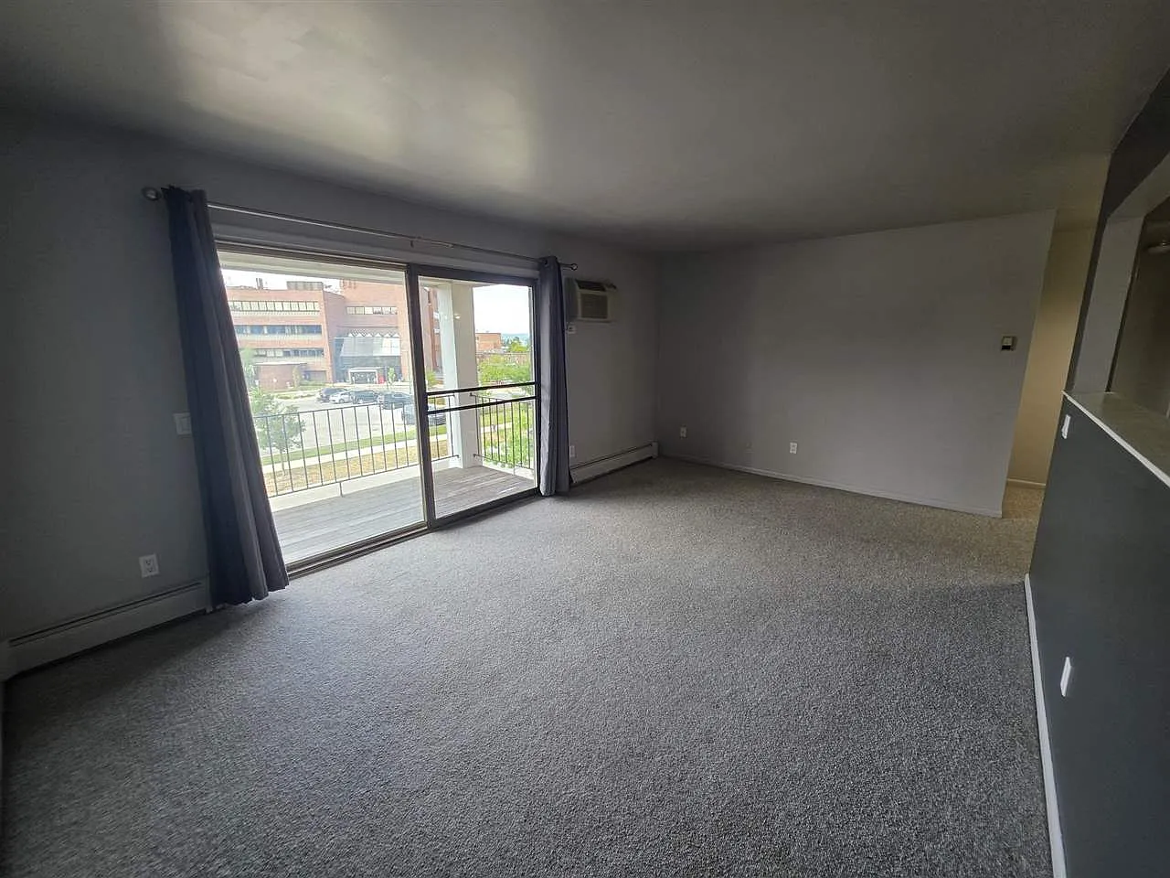 2 bed, 1.0 bath, 840 sqft, $1,800 — Photo 2