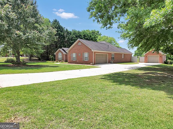 2nd image of 563 Heathmoor Dr